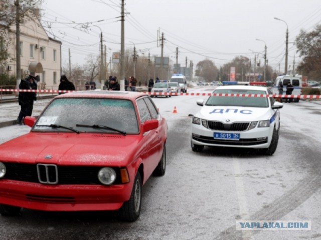 Водитель BMW напал на полицейских с монтировкой в Волгограде, он пытался уйти от погони