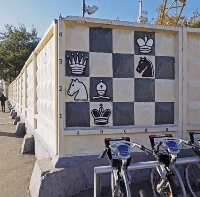 Мат на заборе от культурного человека!