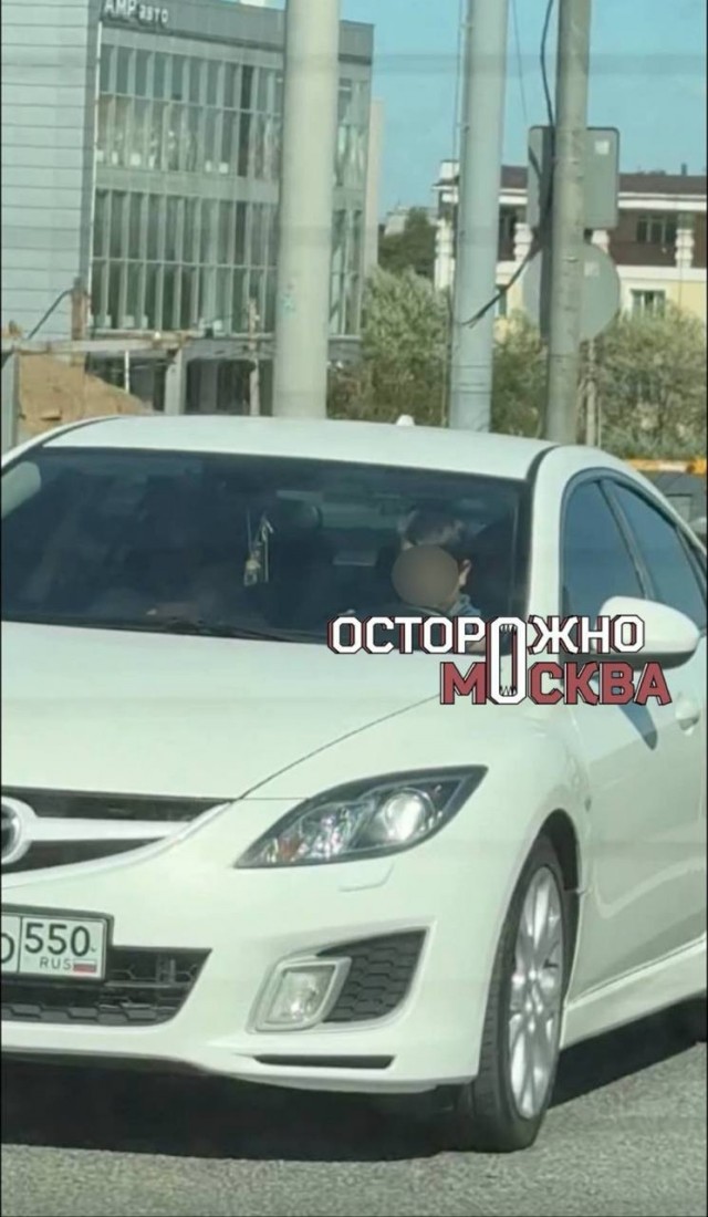 Ребёнка заметили за рулём белой Mazda на Минском шоссе под Одинцово