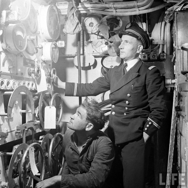 " Веселый Роджер" над субмариной