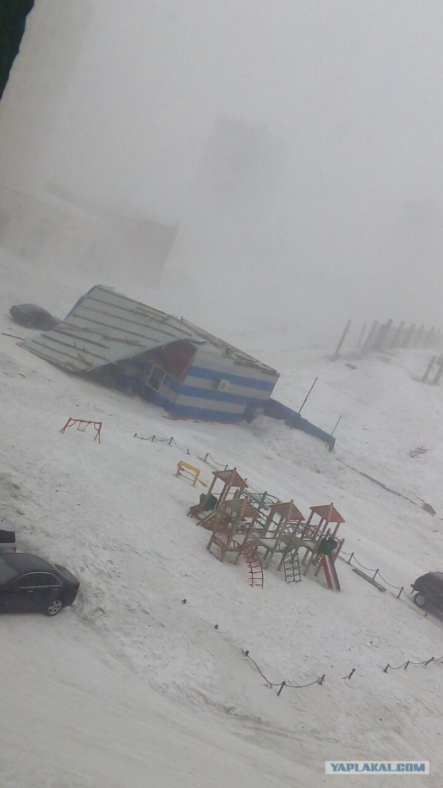 В аэропорту Норильска ветром снесло Boeing