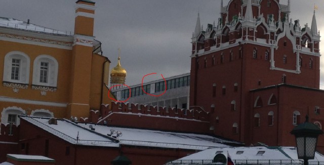 Единственный город в мире, где флаг СССР реет днем и ночью