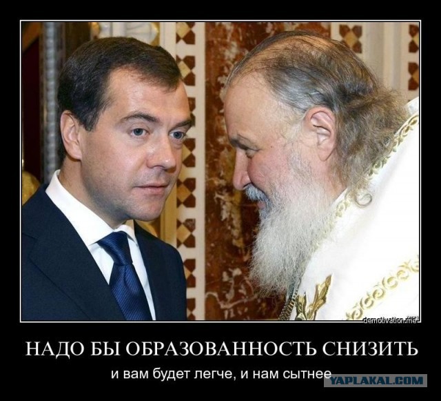 В РФ доля выпускников, собирающихся поступать в вузы, за 11 лет упала в два раза