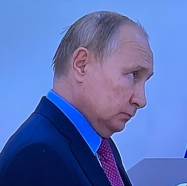 Говорят, за этот ракурс оператору и режиссёру чуть не выкололи глаза