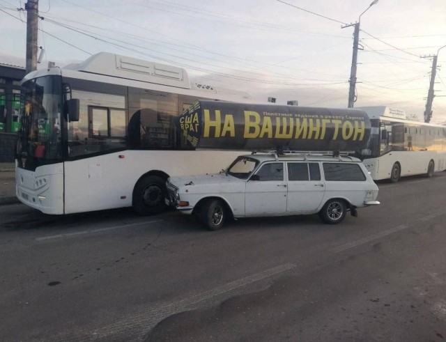 «Сарматомобиль» врезался в автобус в Севастополе