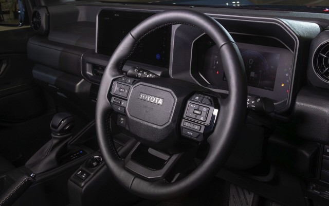 Toyota Motor 21 октября провела мировую премьеру новой модели — внедорожника Land Cruiser FJ по прозвищу «бэби-Круизер»