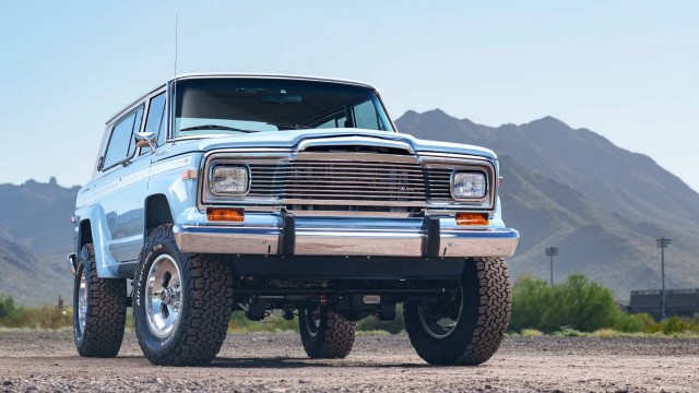 Jeep Cherokee в лёгком тюнинге. Немного автобезумия в фото.