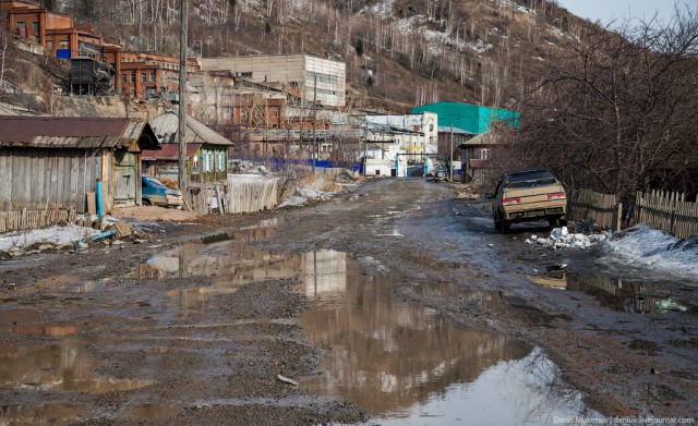 Суровая жизнь в поселке "Коммунар"