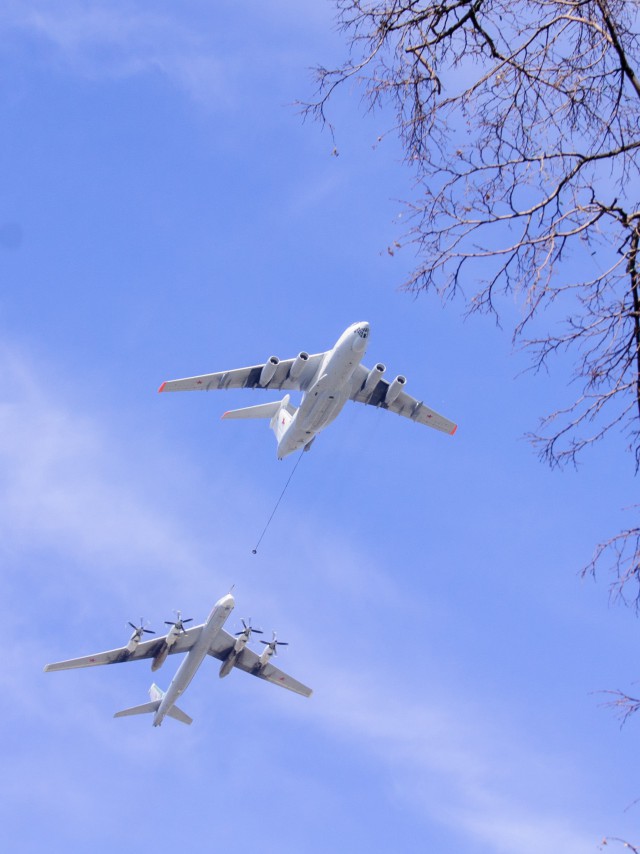 Стальная мощь в воздухе над головой