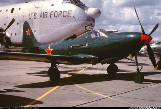 Покрышкин Александр Иванович и его истребитель Bell P-39 Airacobra