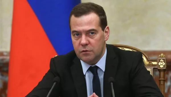 Медведев похвастался, что за год прочитал больше книг, чем средний американец