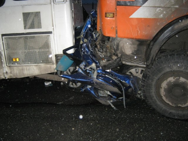 Между ЛИАЗом и КАМАЗом, ужасное ДТП (Жесть!)