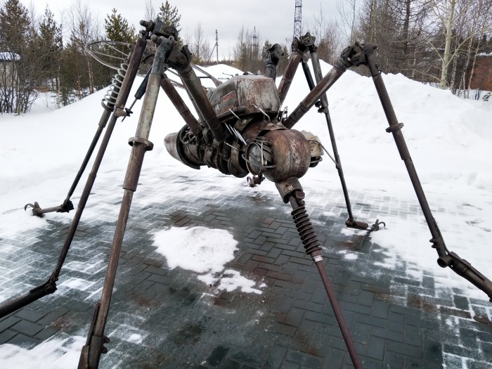 Пчела из подручных материалов