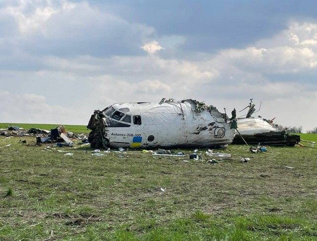 Самолет Ан-26, выполнявший технический рейс, упал в Запорожской области