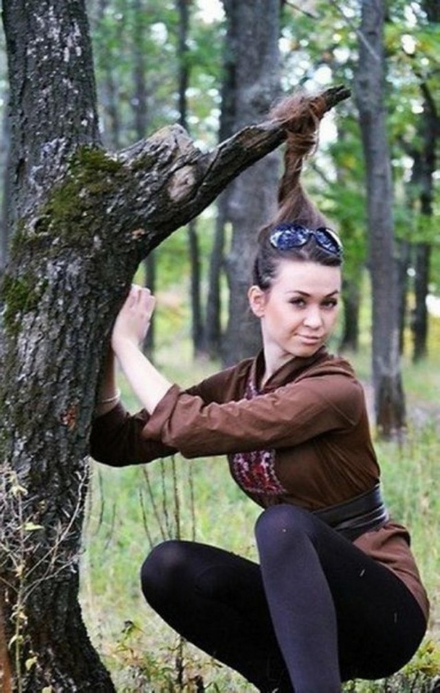 Вторник. Лето скоро. B по такому случаю немного девушек на лоне природы