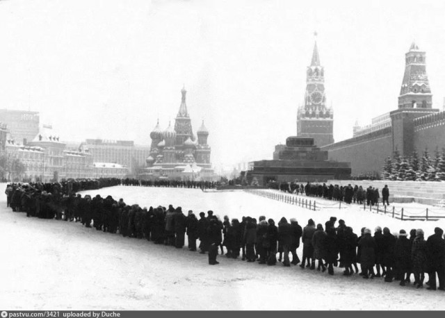 В Псковской области установили 8-метрового Сталина