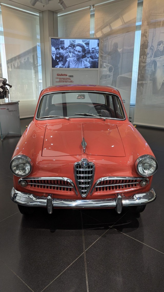 Alfa Romeo museo. Красивых автомобилей пост