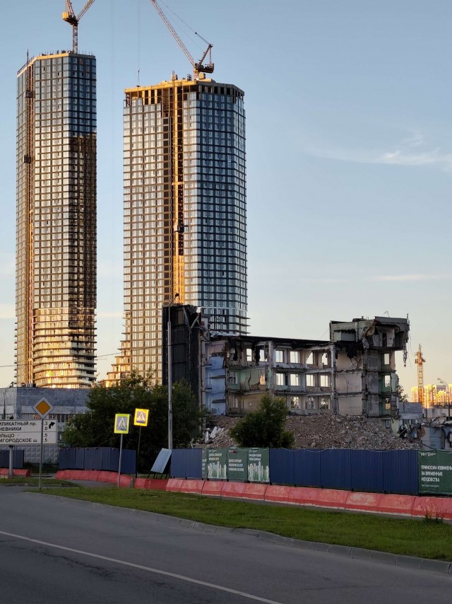 Шляюсь по Москве (утопленный самокат и чужеродная красота).