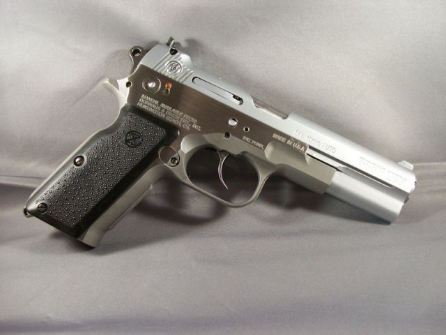 Средства самозащиты - кто что таскает в карманах?