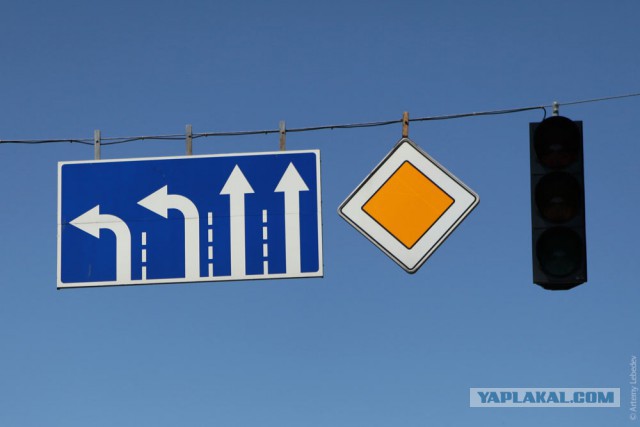 Кто уступает?