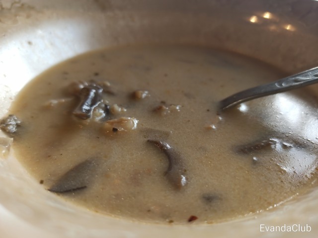 Густая похлёбка из сушёных грибов с простоквашей