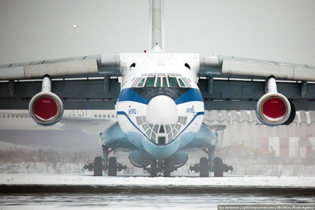 Самолет ИЛ-76 имени Ильюшина в Лондоне