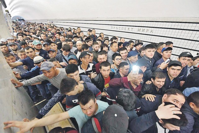 Драка в парижском метро