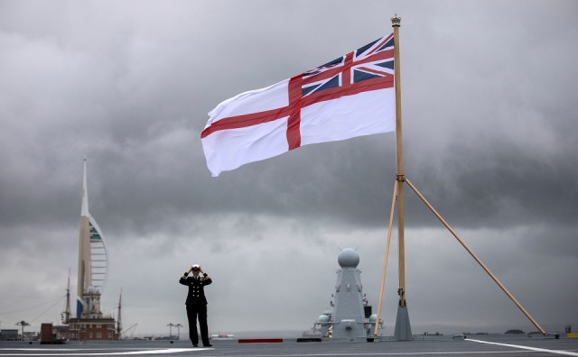 В Лондоне заявили, что британские корабли продолжат проходить "через украинские воды"