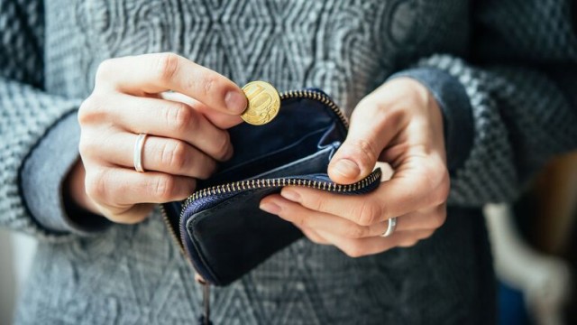 Уровень бедности существенно снизился, заявили в Минтруда