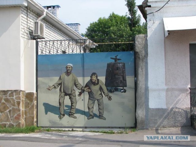 Как необычно покрасить ворота