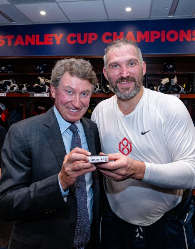 Гретцки после матча пришел в раздевалку «Вашингтона» и лично поздравил Овечкина