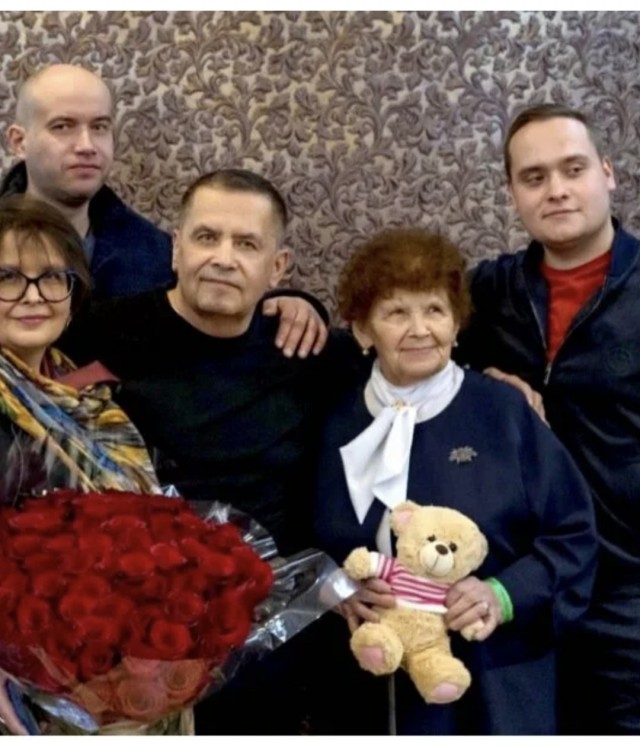 «Я буду петь голосами своих детей»: сын Николая Расторгуева Павел оказался точной копией знаменитого отца