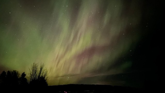 Полярное сияние в небе над Архангельской областью