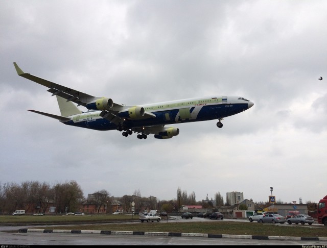 Посадка Ил-96-400Т над городом
