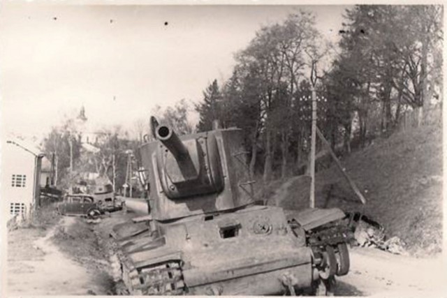 «Тяжелый штурмовой танк КВ-2»