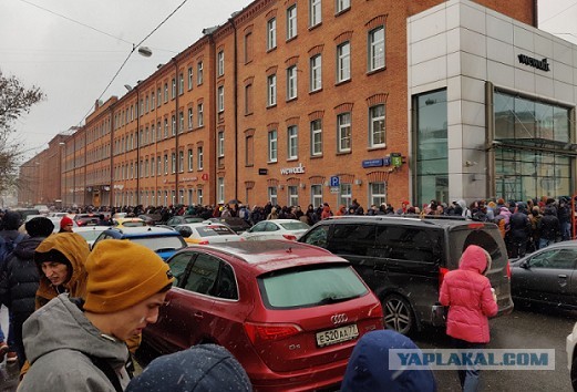 У "Яндекса" собралась очередь из тысячи человек за новой мини-колонкой