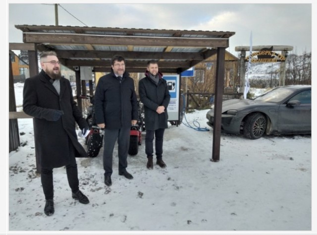 Очередь на зарядку электромобилей