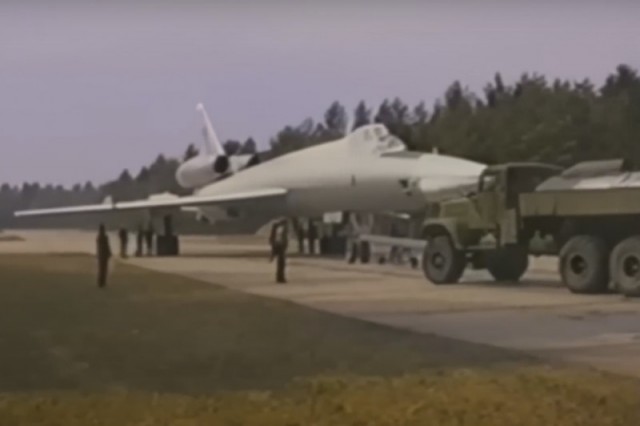Зачем ракетоносцу Ту-22 бак для "водки" на 400 л, или почему пилоты не включали кондиционер?
