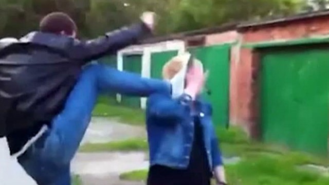 Чем-то не угодили даме
