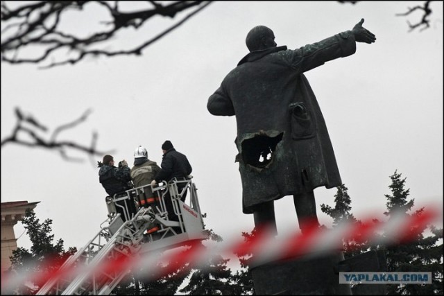 В Питере взорван памятник Ленину