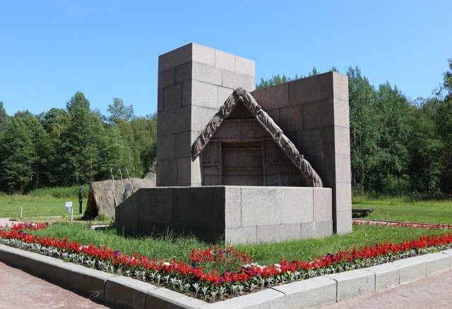 Сожгли шалаш Ленина в Разливе