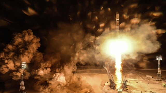 С космодрома Плесецк запустили "Союз-2.1б" с военными спутниками