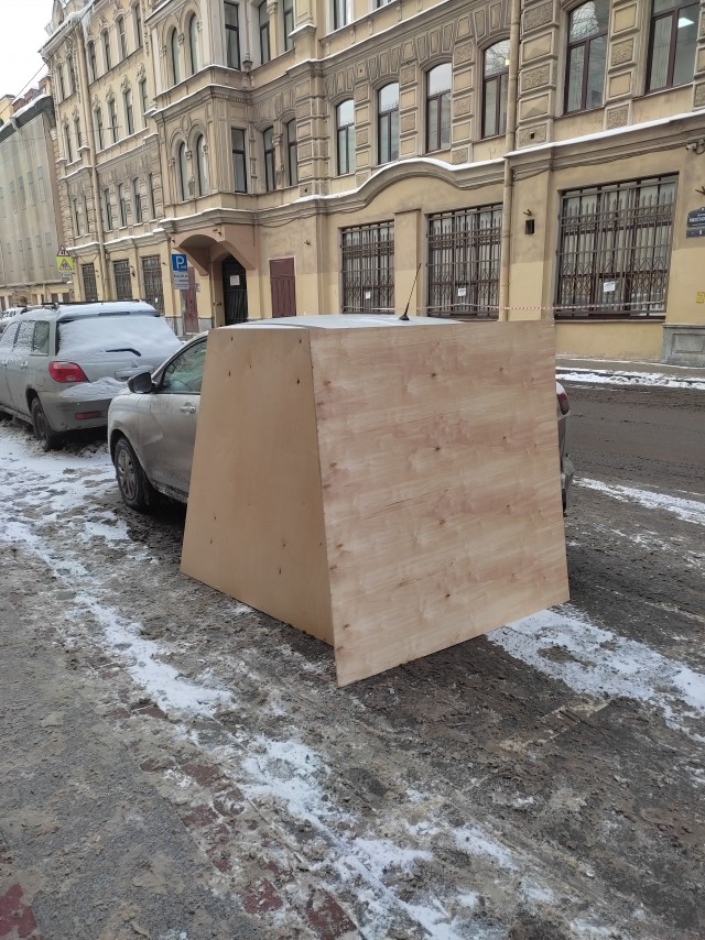Устроился работать управдомом в ЖКХ Адмиралтейского района Святого Петербурга