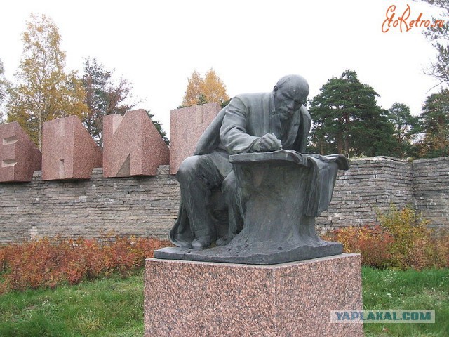 Памятники Ленину