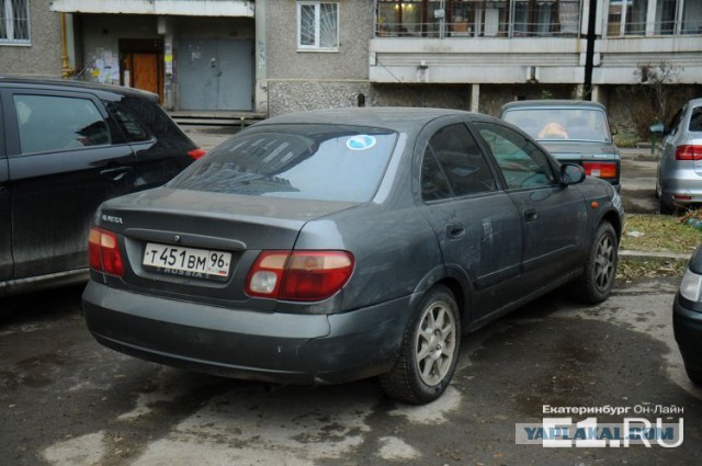 Автохам обстрелял машину пенсионеров.