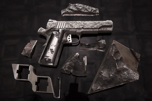 Американцы продают пистолеты из метеорита за $4,5 миллиона