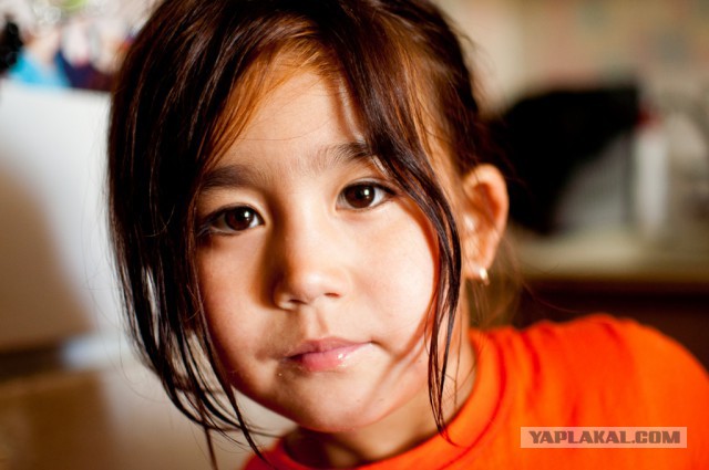 маленький узбекский мальчик. узбекские дети. красивые уйгуры. маленькая узбекская девочка. маленькая девочка узбечка.