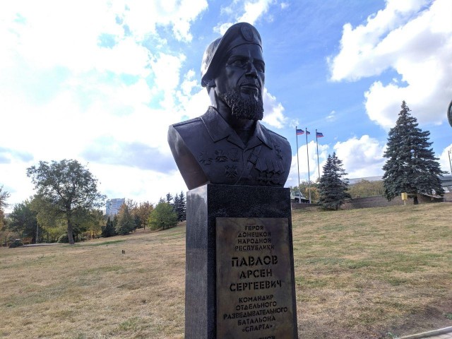 Памятник легендарному Мотороле открыт в центре Донецка
