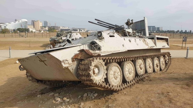 Выставка трофейной военной техники в Баку