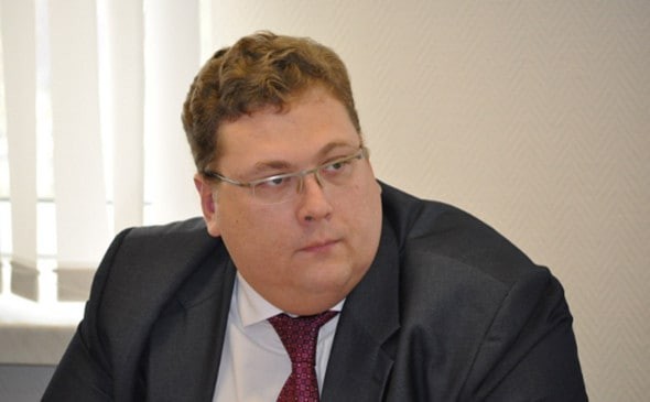 Губернатор Самарской области Дмитрий Азаров уволил руководителя департамента торговли и потребительского рынка областного правительства Алексея Софронова, как допустившего дефицит и рост цен на сахар, соль и гречку